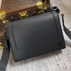 LV New Flap Messenger