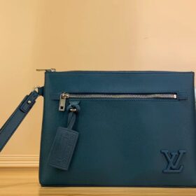 LV Pochette Ipad