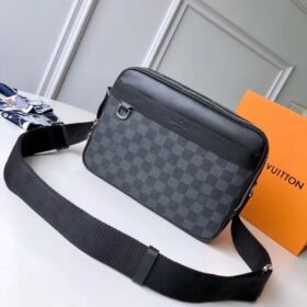 LV Trocadero Messenger PM