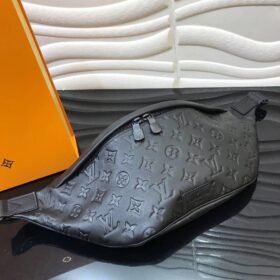 LV Discovery Bumbag Monogram Shadow