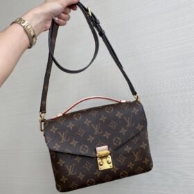 louis-vuitton-pochette-metis-monogram