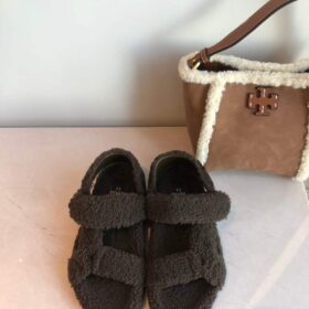 Fendi Feel Sheepskin Sandals