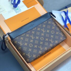 LV Pochette Voyage Souple